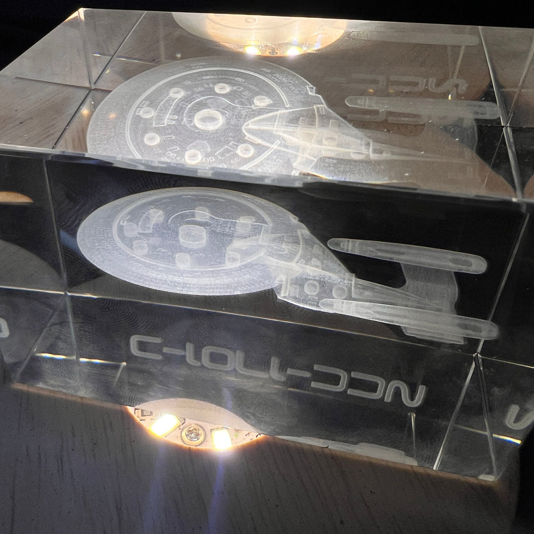 Star Trek NCC-1701-D  Lighted Cryo Starship