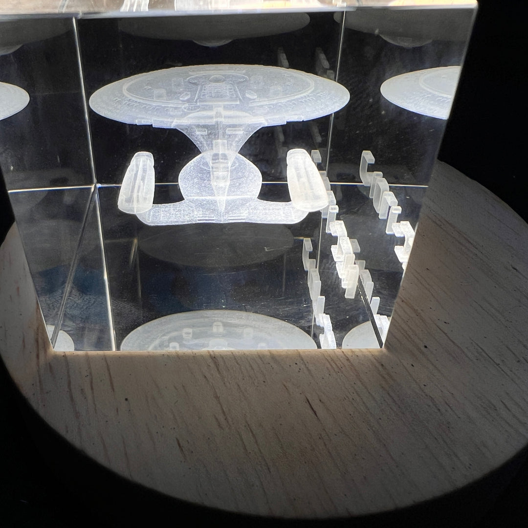 Star Trek NCC-1701-D  Lighted Cryo Starship