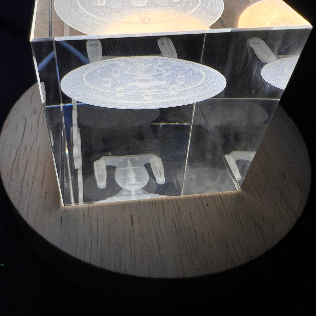 Star Trek NCC-1701-D  Lighted Cryo Starship