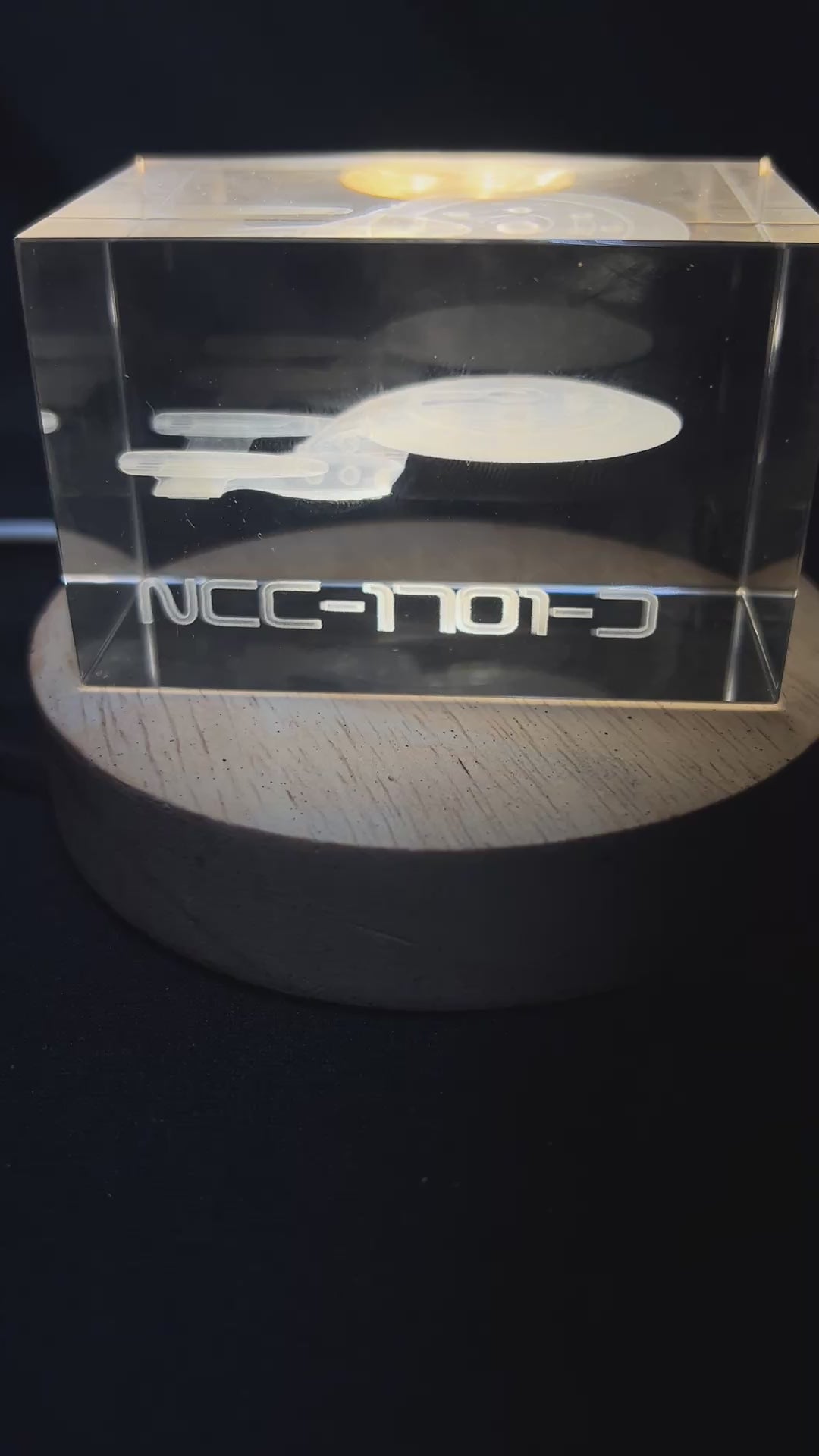 Star Trek NCC-1701-D  Lighted Cryo Starship